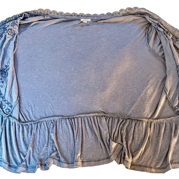 Eyeshadow Open Front Cardigan • Bell Sleeves • Grey w/ Black Floral Embroidery - Picture 12 of 14